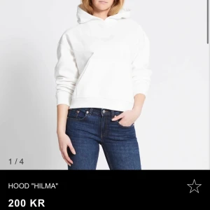 Vit hoodie 'Hilma' - Vit hoodie från lager 157, modell 'Hilma'. Den är aldrig använd samt finns prislapp kvar. Storlek S - Nypris 200kr