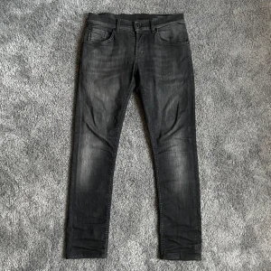 Dondup jeans - Säljer ett par snygga Dondup jeans, modell Ritchie. Slim fit, W31. Hör gärna av er vid frågor & funderingar!