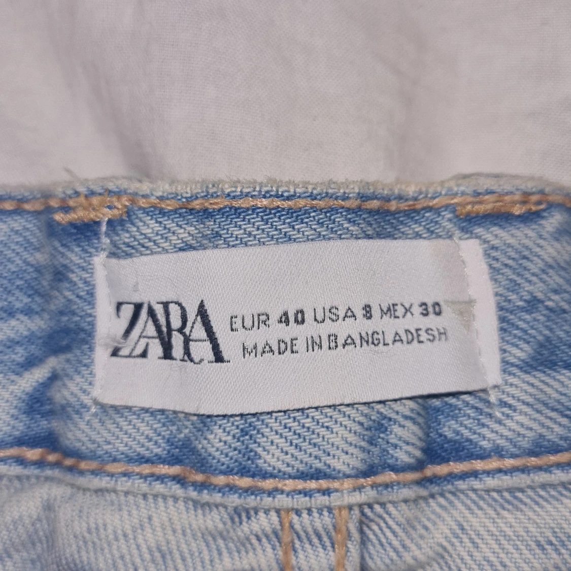 Ljusa jeansshorts från Zara - 2