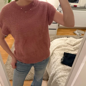 Rosa stickad väst - 💞