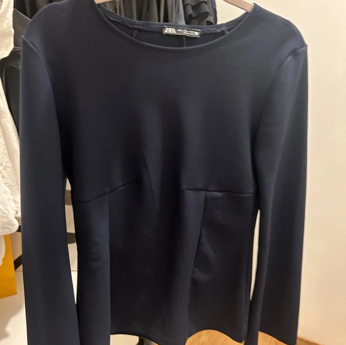 Svart långärmad topp från Zara - 90