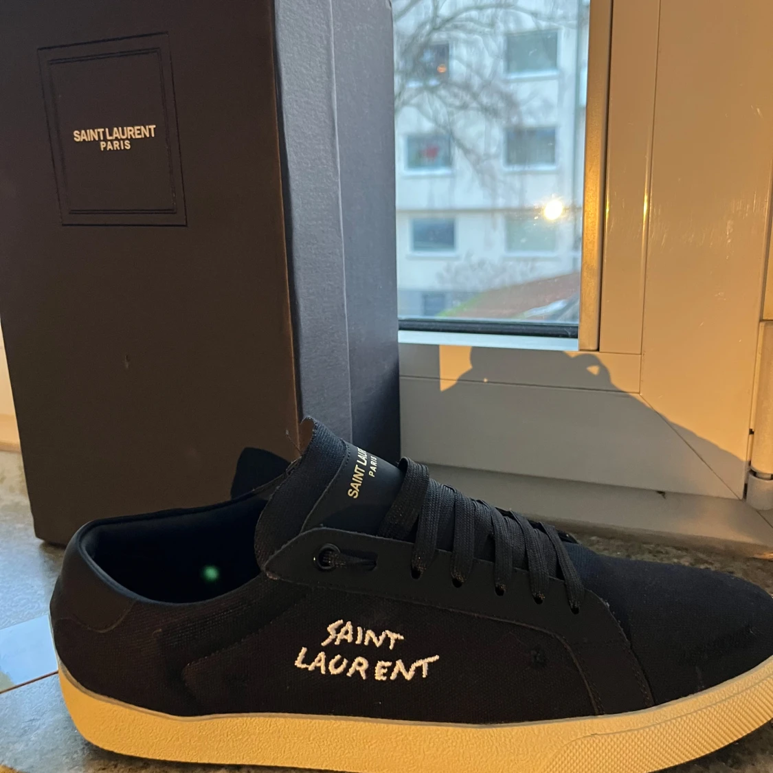 Svarta sneakers från Saint Laurent - 90