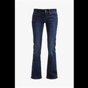 Lågmidjade jeans - Jeans från G-STAR som kag köpte för ca två år sen men inte har använt så mycket, fint skick förutom slitningar längst ner🩷 nypris 1345kr