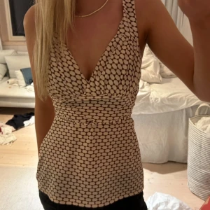 Fest topp  - Jättefin festtopp från Showpo. Aldrig använd.