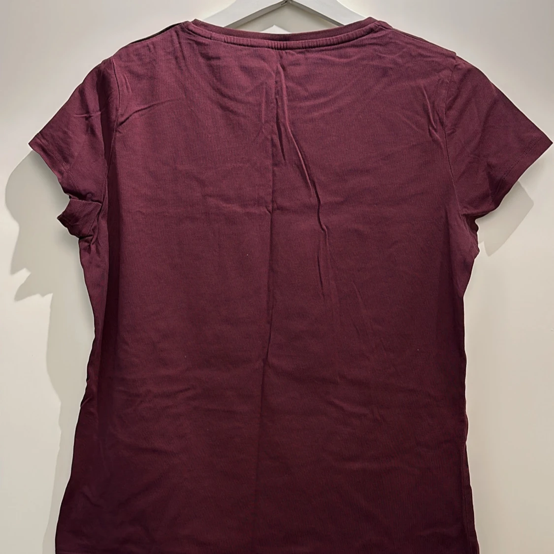 Vinröd t-shirt från GANT - 90