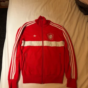 Adidasjacka - Snygg jacka/tjocktröja från adidas i storlek s/m❤️