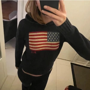 INTRESSEKOLL!! - INTRESSEKOLL på min Ralph Lauren hoodie i stickat material🥰 Nypris: 1500 men finns inte kvar på hemsidan längre. Lämna prisförslag🙌🙌 budet ligger just nu på 900🥰