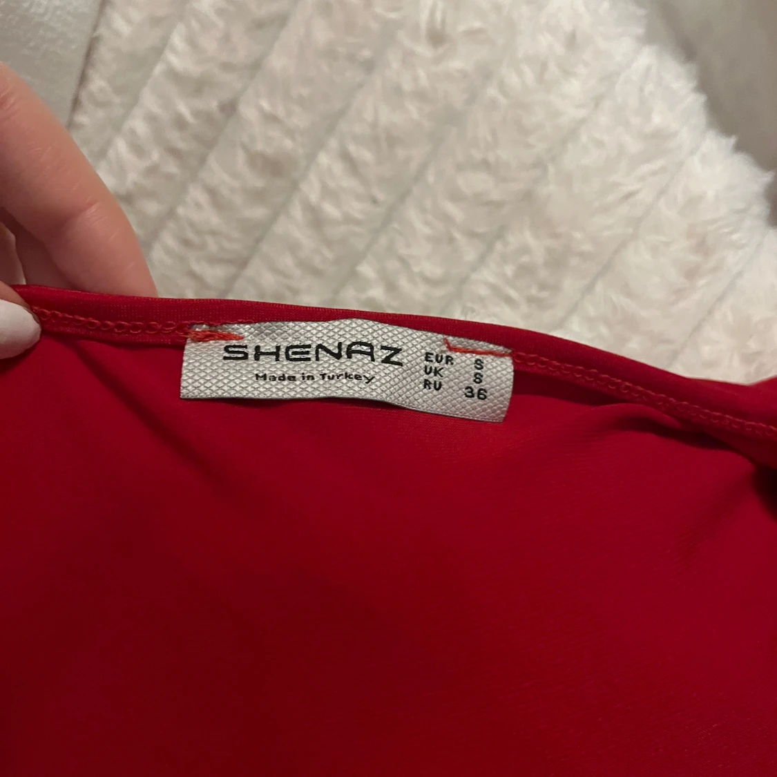 Röd omlottopp från Shenaz - 91