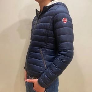 Colmar jacka  - Hej! Säljer nu min jacka från märket Colmar, storlek 44/XS, bra skick modellen är 184cm och väger 70kg . Tveka inte på att höra av dig om du har frågor eller funderingar kring jackan!