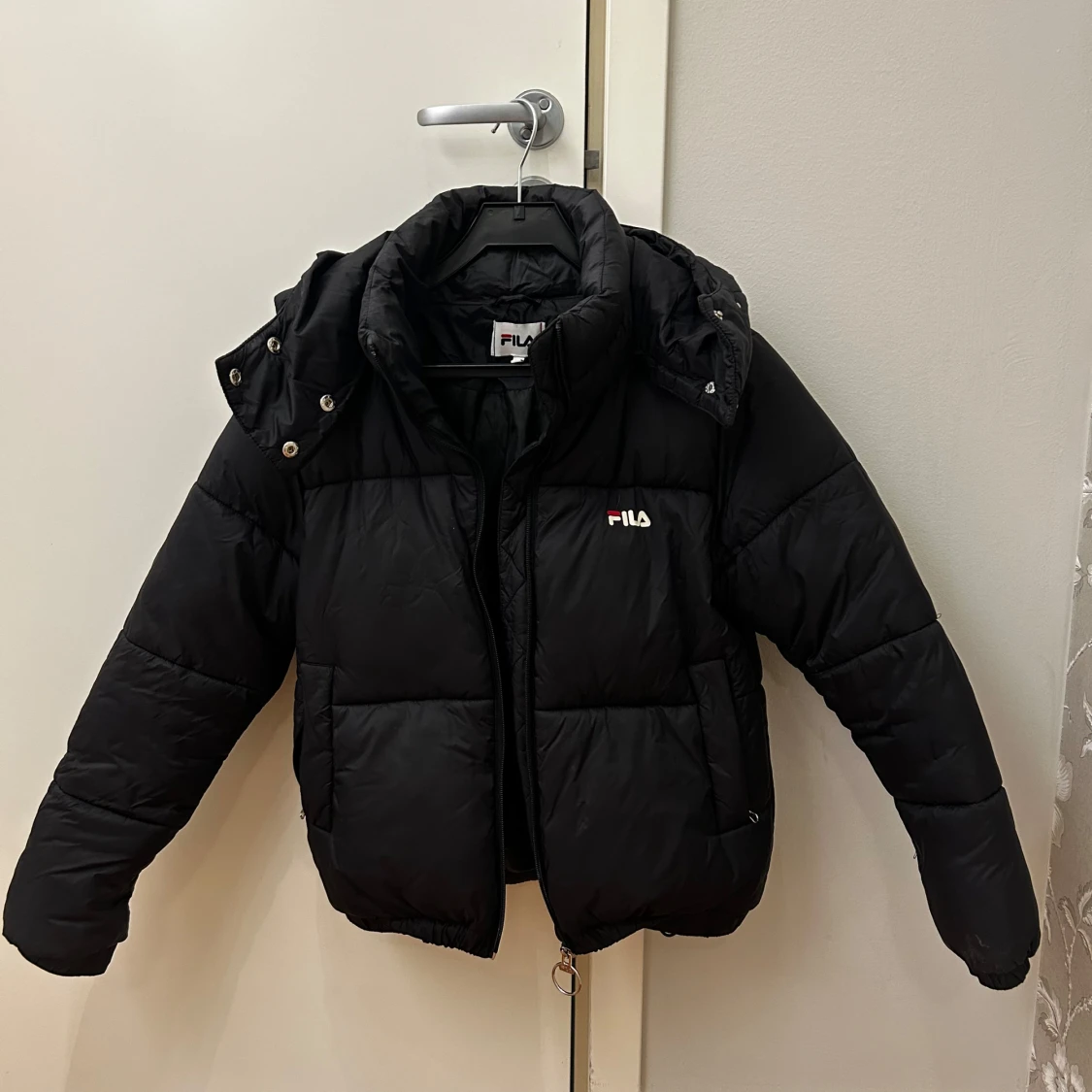 Svart pufferjacka från FILA - 1