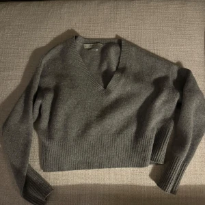 Stickat v ringad tröja  - Super fin, 100% cashmere