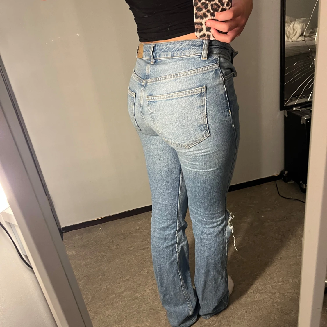 Blå jeans från Gina tricot - 90