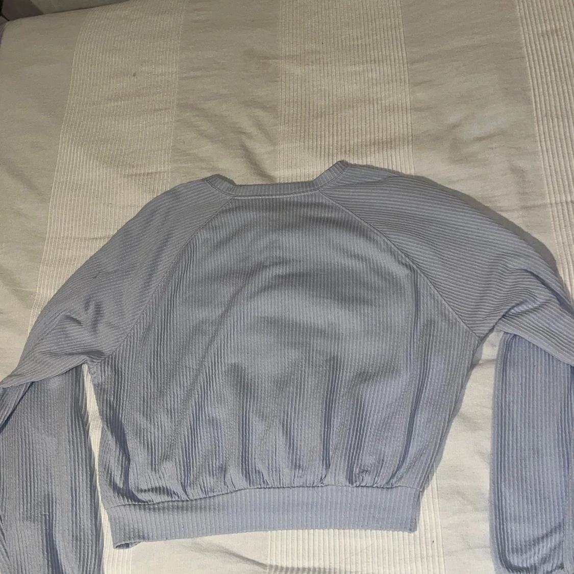 Ljusblå ribbad tröja - 91