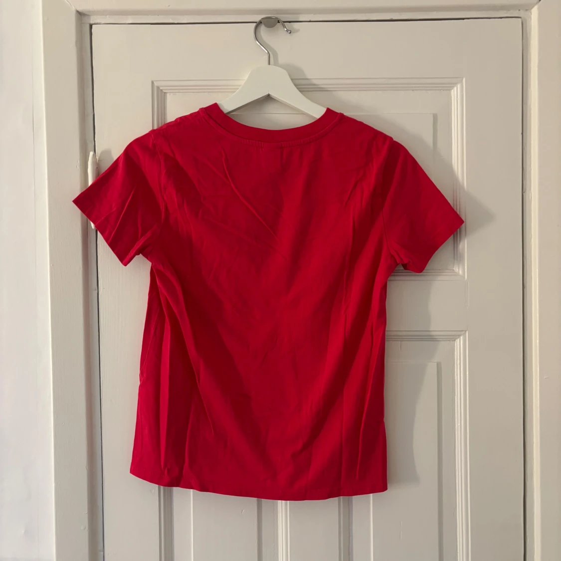 Röd t-shirt från Visual Clothing Project - 90