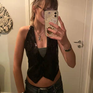 Festlig glitter halterneck topp! - Snygg festopp! Aldrig använt. 