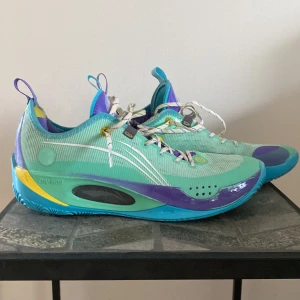 Way of Wade 808 2 basketskor - Mycket bra och sköna skor att spela i.