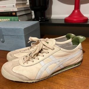 Onitsuka Tiger - Säljer mina otroligt fina Onitsuka Tiger skor som har varit använda en vår☺️ skriv för frågor och funderingar. 