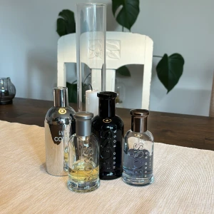 Parfymer - Säljer dessa fyra parfymerna då de inte kommer till användning längre. Hugo Boss Bottled 20ml/50ml, Hugo Boss Bottled Night 50ml/100ml, Hugo Boss Bottled Infinte 25ml/50ml, Gap Core 50ml/100ml. Säljer alla fyra för 750kr, priset går att förhandla och vill du bara ha en/några av dem så är det bara att skriva!