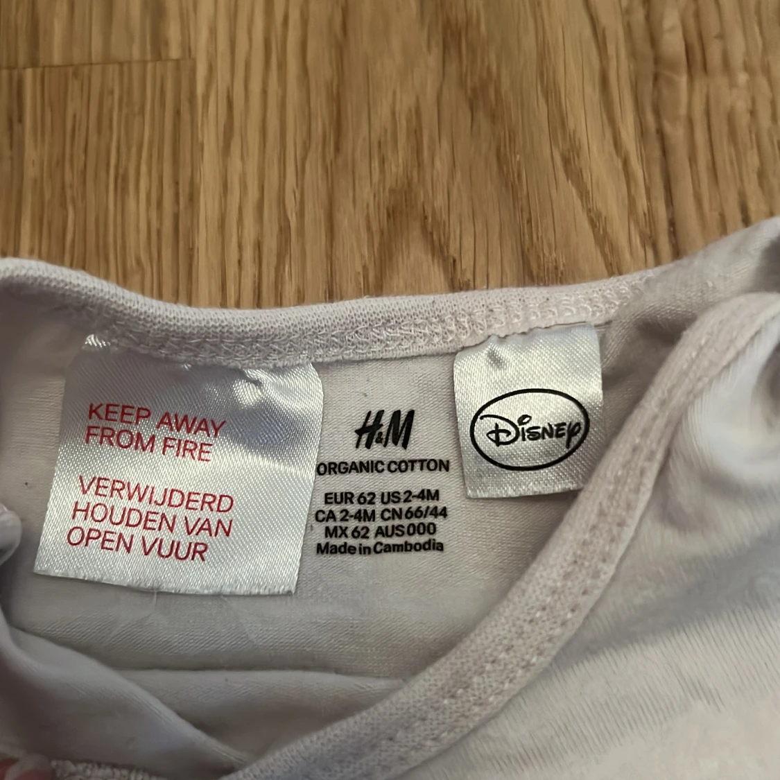 Vit långärmad body med kattmotiv från H&M - 91