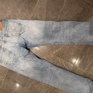 Levi's 501  - Säljer Levis 501, säljer pågrund av de inte passar min stil. Ny skick.