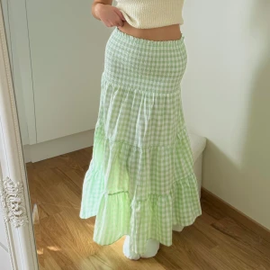 Maxikjol från Gina Tricot - Såå snygg maxikjol från Gina Tricot. Oanvänd! Storlek 34.