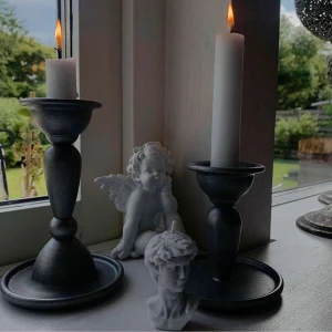 Greek God Statue  - En väldigt mysig och härlig dekoration i hemmet. Speciellt om grekiska gudar är något du är intresserad av! 🕯️  Pris med doft: 106kr 💸 Tillgängliga dofter: Finns ett inlägg om det! ☺️🕯️   Vikt: 70g   Psst…vid önskemål finns det möjlighet för upphämtning