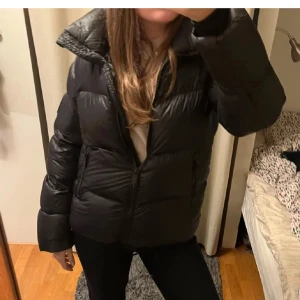 8848 vinterjacka! - Supersnygg vinterjacka som knappt är använd, storlek 40 men sitter som 36/38❣️❣️