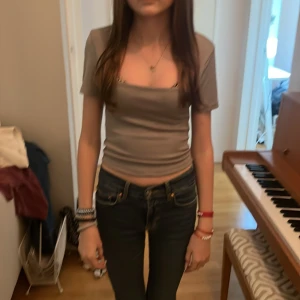 cool t shirt - sjukt snygg. bra skick 