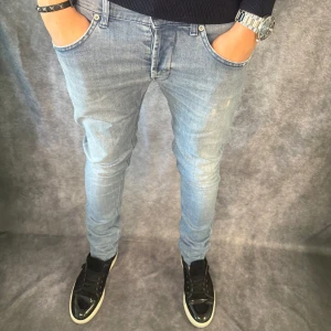 Dondup jeans  - // Dondup jeans | storlek w32, benlängd: 105cm, midjemått: 42cm | Nypris runt 4000 | Kontakta för fler frågor eller funderingar // Deluxecloset 