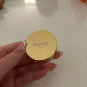 lipbalm - säljer denna lipbalm från makeupmekka 