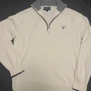 Gant halfzip strl S - Storlek S, bra skick och sällan använd. Passar tyvärr mig ej mer. 