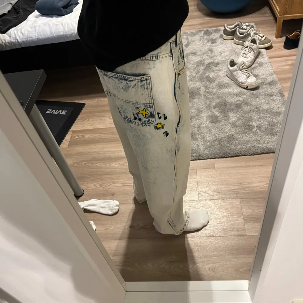 Butter goods baggy jeans smurf edition, Perfekt skick, helt oanvända endast testade, nypris 1300kr, ljus blåa . Jeans & Byxor.