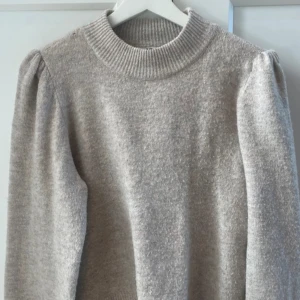 Stickad tröja  - Super snygg stickad tröja 