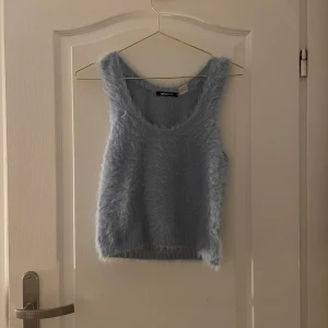 Lurvigt linne - Jätte gosig och lurvigt linne som jag haft i ett tag och bara legat i garderoben. Inga skador.