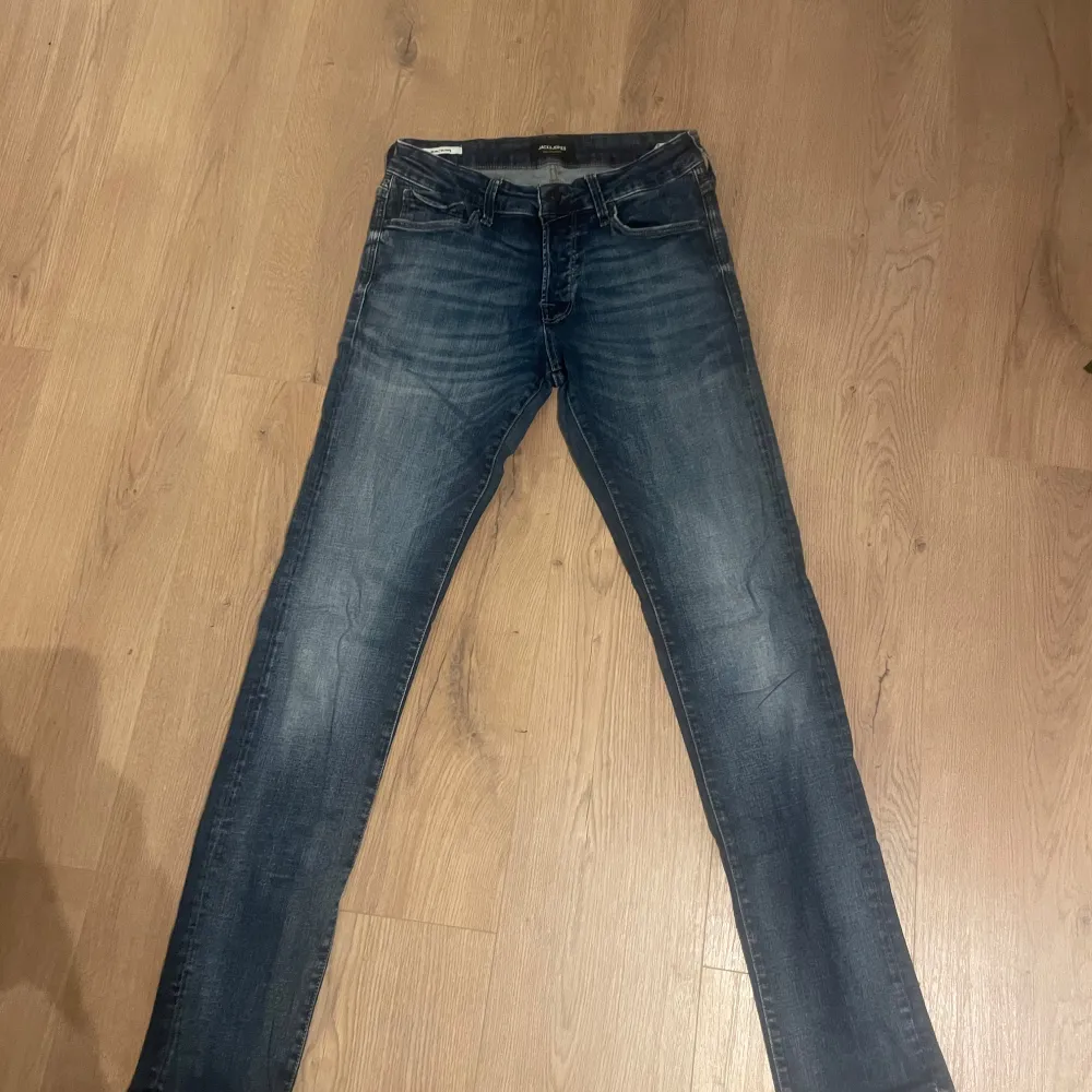 Fräscha Jack and Jones jeans  Slim Glenn . Jeans & Byxor.