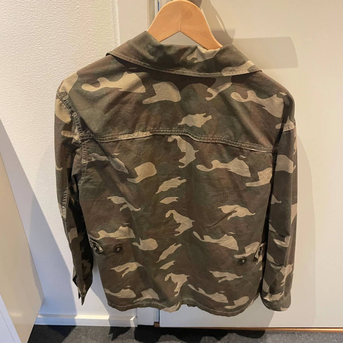 Militärgrön jacka  - 90