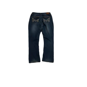 Lågmidjade Bootcut Y2K Jeans - Shooo säljer ett par y2k jeans🥰  🔴Bra Skick - inga slitningar 🔴Runt W33 🔴Låg midjade och bootcut  Skriv till mig ifall du har några frågor😻 