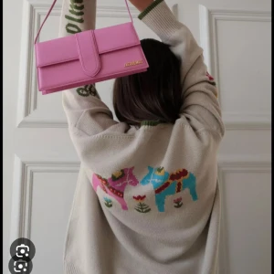 SÖKER Chloé Schutterman city sweater - SÖKER!! Söker någon av dessa tröjor på bilden i storlek S/M!!🙏🏻🙏🏻🩷🩷