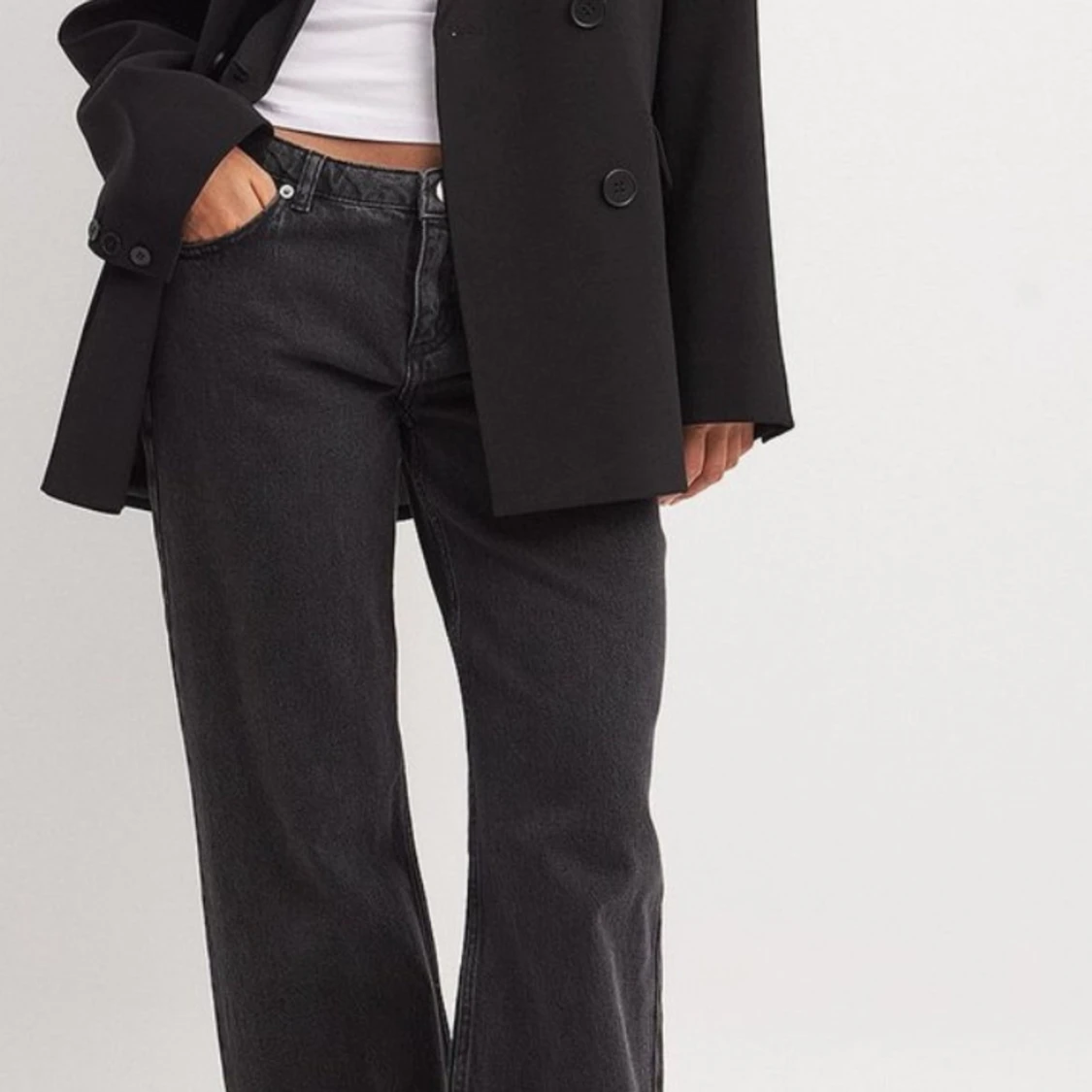 Snygga low waist jeans från NAKD - 91