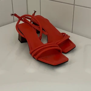 Klack - Röda klackar 