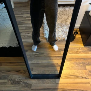 Svarta drdenim jeans - Svarta drdenim jeans i andvänt skick! 