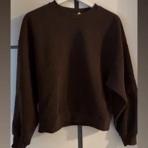 tröja - superfin tröja från gina tricot som inte kommer till användning, tröjan är i nyskick 🤎