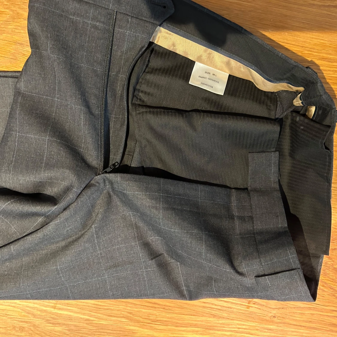 Brittisk kvalitetskostym Racing Green 100% super fine wool  - 93