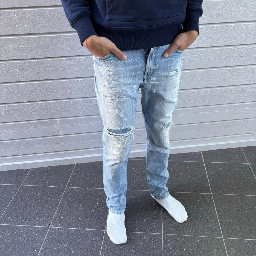 Dondup jeans slim | w30 | modell: 186 cm väger 70 kg | fråga om mått vid osäkerhet | fraktar spårbart med instabox📍. Jeans & Byxor.