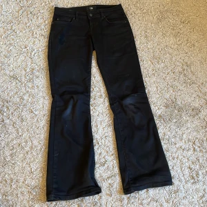Svarta ltb jeans  - Säljer/vill byta mina svarta ltb jeans till en mindre storlek 25/30 då den är lite för stora