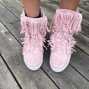 Frans skor - Superfina rosa frans skor, aldrig använda då dom inte riktigt passar min stil🩷 Öppen för pris förslag!