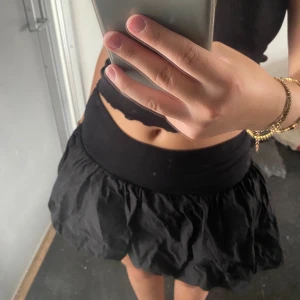 Snygg puffig kjol - Puffig kjol från Gina tricot aldrig använd! 