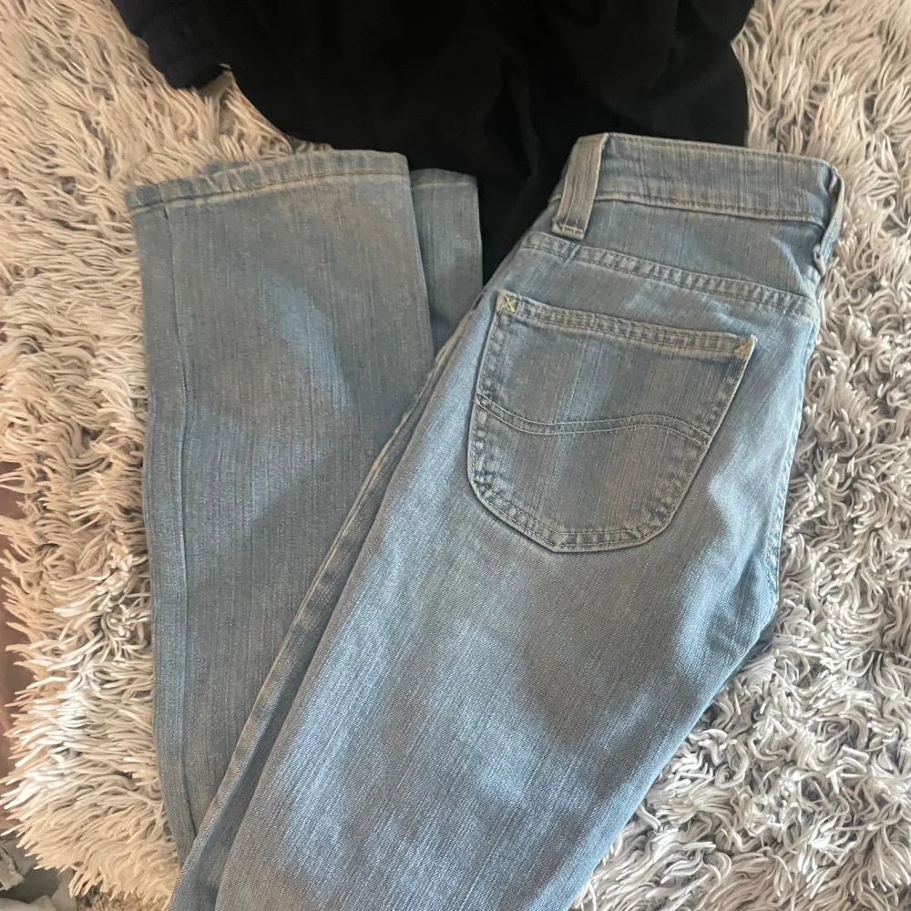 Midjemått 68 Innebärslängd 83 Storlek 27/32. Jeans & Byxor.