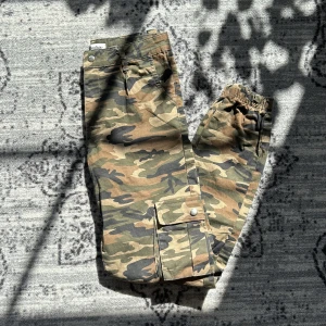 Campflage byxor - Fina camoflage byxor från madlady! Knappt använda❤️