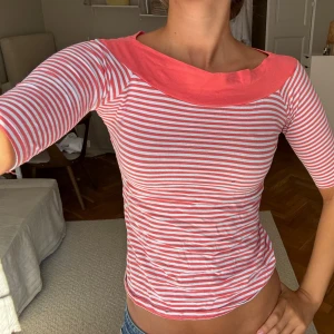 Randig topp - Säljer denna så fina randiga topp